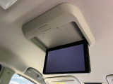 【フリップダウンモニター】大画面モニターで後席でもエンタメをお楽しみいただけます。小さなお子様にも大人気の装備です♪