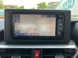 純正ナビを装備。タッチパネル式で使いやすく、お出かけもラクラクです。