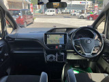 高いホールド性で運転姿勢が安定します。長距離ドライブでも疲れにくいのが魅力です。快適なドライビングライフをお送りください♪