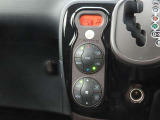 ★エアコンはオートタイプが装着済みです!オートモードにしておけば、車内温度を設定するだけで風の料や吹き出し口の切り替えを機械が行ってくれます!一年中快適な環境を作れますよ♪