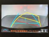 【バックガイドモニター】後方の映像をナビ画面に表示するだけでなく、ステアリング操作に連動して動くガイド線も同時に表示!予想進路の確認をしながら後退できるので便利です!