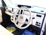 お車選びをお楽しみ頂けるよう、在庫車の展示スペースを十分に確保しております。