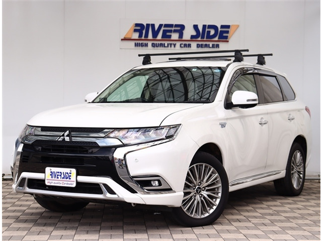三菱 アウトランダーPHEV 2.4 G 4WD