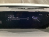 ハンドル操作をアシストすることにより車線からの逸脱回避を支援します。