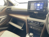【 オートエアコン 】車内温度を感知して自動で温度調整をしてくれるのでいつでも快適な車内空間を創り上げます。