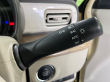 【オートライト】周りの明るさに応じて自動でヘッドライトの点灯・消灯ができる機能です!ライトの付け忘れ・消し忘れなどが無くなり、雨の日や夕方の走行も安心!トンネル通過時も便利ですね♪