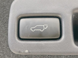 【パワーバックドア】スマートキーや運転席のボタンを押すだけでリアゲートが自動で開閉します!荷物を持っている時や、高い位置にあるバックドアを閉める際に便利な機能です♪