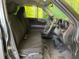 運転席シート廻りは使用感も少なく、良好な状態となっています。前オーナー様が丁寧に使っていたことがよくわかりますね。
