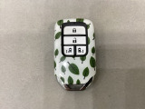 スマートキー付きですからドアロックの開閉およびエンジンスタートが楽々です。電動スライドドアの開け閉めもボタンで操作できます。