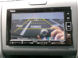 駐車時に後方がリアルタイム映像で確認できます。大型商業施設や立体駐車場での駐車時や、夜間のバック時に大活躍!運転スキルに関わらず、今や必須となった装備のひとつです!