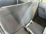ベンチシートなので姿勢の自由度も高くどちらのドアからでも乗車可能です♪