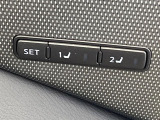 【メモリー機能付きパワーシート】ドライバーごとに設定したシート位置を記憶して、ボタン一つで切り替えできる便利な機能!運転する方が複数名いらっしゃるご家庭におすすめです♪