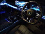 ☆センターパネルを運転席側に僅かに傾けたBMW独特のインパネ☆【駆け抜ける歓び】はここからもスタートしております☆