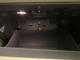 グローブボックス内にETC車載器を搭載しております。