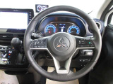 運転が楽しくなる明るく開放的な運転席まわりです。