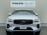 2022年モデル以降、デビュー以来初の内外装の変更を実施。グリルはよりエッジの効いたデザインとバンパーグリル下の開口部が大きくスカート部分にクロームのアクセントを入れることで豪華さを増しています。