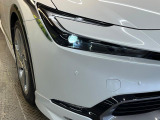 【LEDヘッドライト】悪天候や夜間走行時も良好な視界を確保し安心して運転できる高輝度LEDヘッドライトを装備!点灯速度が早く、消費電力も抑えられています。