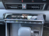 オートエアコンなので、お好みの温度に設定するだけで車内を快適空間にしてくれます。
