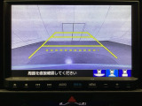バックでの車庫入れも安心です! リアカメラが付いているバックモニター付のナビを装備しております。操作線もついており距離感も画面から確認できます。
