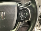 ハンドルにHondaセンシング系のクルーズコントロールやレーンキープアシストなどのスイッチが装備されています。ハンドルから手を離さず安全に操作できます。