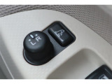 電動格納ミラー! スイッチひとつでミラーを畳めます。