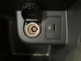 シュガーソケット・USB充電口がついているので様々な電子機器の充電に対応できます!充電を気にしなくていいのでロングドライブの際にストレスレス!