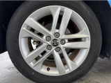 「トヨタ純正アルミホイール」を装着!純正なので車のデザインともマッチしています。高級感やスポーティーさを際立たせてくれます。
