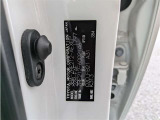 【コーションプレート】には製造元や車体番号、車体色番号といった車両の詳細な情報が記載されております。