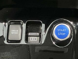 オートホールドボタンです。信号待ちなどの停車時にブレーキを踏んだ状態を保ってくれます。ドライブモードも走行中にモードをエコ・スポーツ・ノーマルに切り替えが可能です。