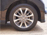 アルミホイール装着車です!これで足元まわりもおしゃれにきまります!