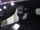 ドライブレコーダーが装備されています。録画した映像はこの車両に装備のカーナビでも再生が可能です。