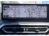 大型ディスプレイで構成された一体型ユニットは、コックピットをモダンでスマートに演出。ほぼすべての機能がこのディスプレイに組み込まれています。