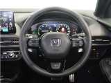 【Honda SENSING】 カメラ等装置で精度の高い検知能力を発揮、安全運転を支援します。ステアリング上のコントローラーに注目!