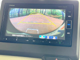 【バックカメラ】駐車時に後方がリアルタイム映像で確認できます。大型商業施設や立体駐車場での駐車時や、夜間のバック時に大活躍!運転スキルに関わらず、今や必須となった装備のひとつです!