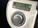 【オートエアコン】一度お好みの温度に設定すれば、車内の温度を検知し風量や温度を自動で調整。暑い…寒い…と何度もスイッチ操作をする必要はありません。快適な車内空間には必須の機能ですね♪