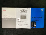 スマートキーは鍵をバッグに入れたままでもドアロックの開閉やエンジンのON・OFFができます。夜間や雨の日も鍵を探さなくて良いので便利です。
