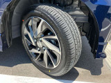 15インチの純正アルミホイールを履いています。165/55R15サイズのタイヤです。