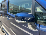 ウィンカーがドアミラーに内蔵されています。ドレスUP効果が主ですが、周りの車からも気づいてもらい易いので、安全性もにも繋がっています。