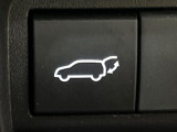 【パワーバックドア】スマートキーや運転席のボタンを押すだけでリアゲートが自動で開閉します!荷物を持っている時や、高い位置にあるバックドアを閉める際に便利な機能です♪