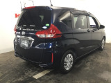 プライバシーガラスが装備されています。外を見るときには気にならずに、後方車両からは車内が見えにくい設計になっております。