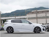 【認定中古車保証】全国のプジョー正規ディーラーにて保証・修理が受けられる1年間の長期保証(走行距離無制限)を付帯。納車前に車検相当の67項目を含む117項目の安心点検と主要な消耗品を点検交換。
