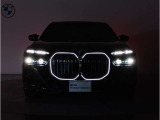 【キドニーグリル】BMWは約90年もの間、ほぼ全ての車両にひと目でBMWだと分かるこの特徴的なフロントグリルが備えられ、デザイン・アイコンとして親しまれてきました。