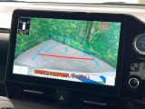 【バックカメラ】駐車時に後方がリアルタイム映像で確認できます。大型商業施設や立体駐車場での駐車時や、夜間のバック時に大活躍!運転スキルに関わらず、今や必須となった装備のひとつです!