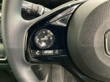 ステアリングスイッチがついていますので、オーディオのチャンネル変更、ボリューム、ジャンル変更が操作可能です。ハンドルから手を離さず安全に操作できます。