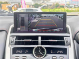 【パノラミックビューモニター】クルマを真上から見下ろした視点で駐車をサポートします!クルマの斜め後ろや真横など、いち早く障害物に気が付くことができます。