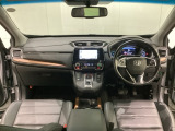 車内は光触媒抗菌消臭施工済です。インパネ周りはスタイリッシュなデザインで機能や装備も充実しています。グローブボックスやカップホルダーのほかにトレーなどたくさんの収納スペースが付いています。
