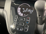 【オートエアコン】一度お好みの温度に設定すれば、車内の温度を検知し風量や温度を自動で調整。暑い…寒い…と何度もスイッチ操作をする必要はありません。快適な車内空間には必須の機能ですね♪