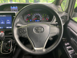 【純正革巻きステアリング】上質な革を使用することで、手にしっかり馴染みとても運転しやすいハンドルです♪