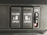 【両側パワースライドドア】両側がパワースライドドアになっており、運転席のスイッチやスマートキーでも開閉が可能です!開口部も広いので乗り降りも楽々♪