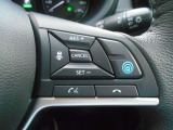 プロパイロットは、運転者が設定した車速を上限に先行車と車速に応じた車間距離を保ちながら、車線中央付近を走行するための運転操作を支援します。